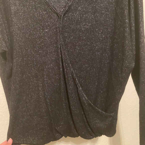 Grey top - Picture 3 of 4